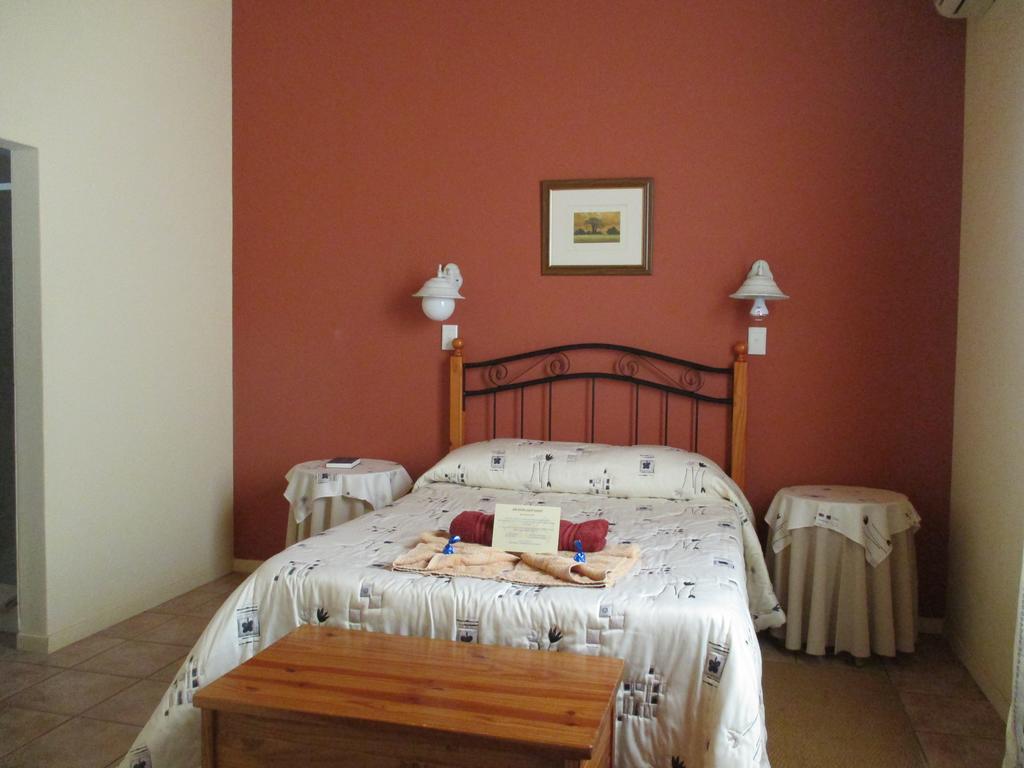 Van Rhyn Guest House Vanrhynsdorp Extérieur photo