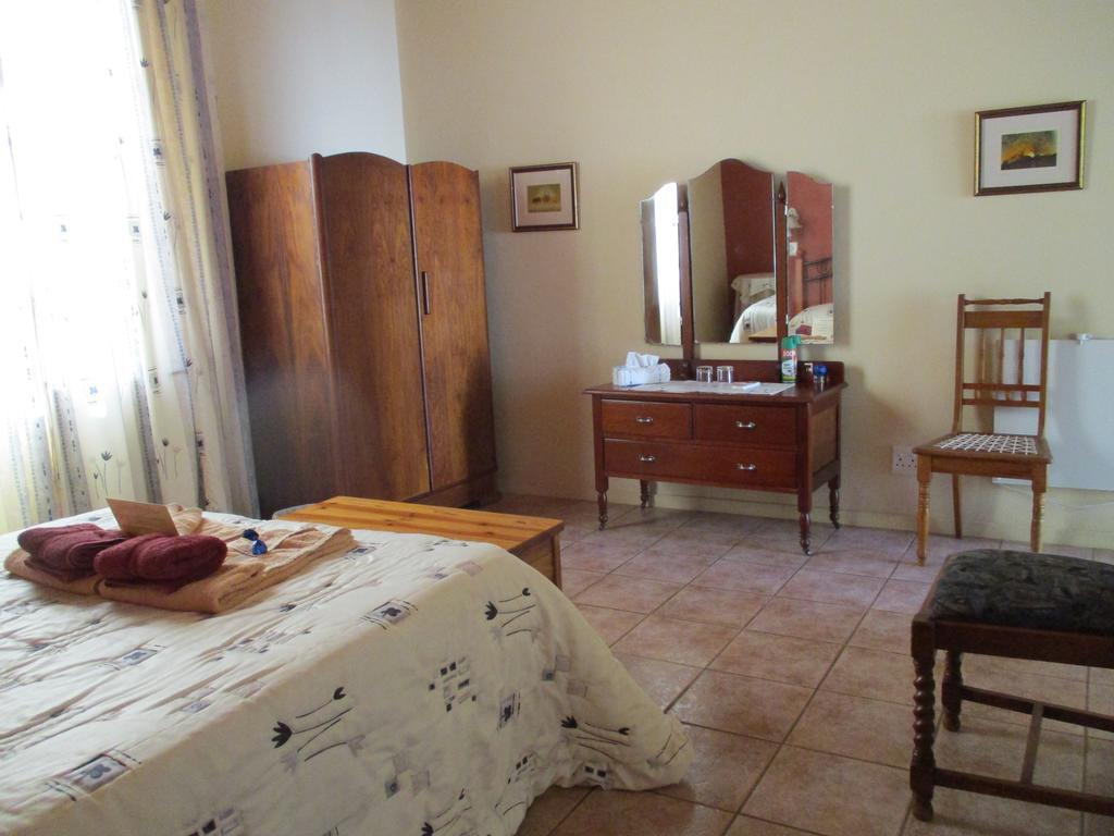 Van Rhyn Guest House Vanrhynsdorp Extérieur photo