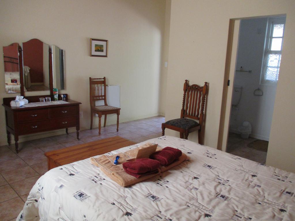 Van Rhyn Guest House Vanrhynsdorp Extérieur photo