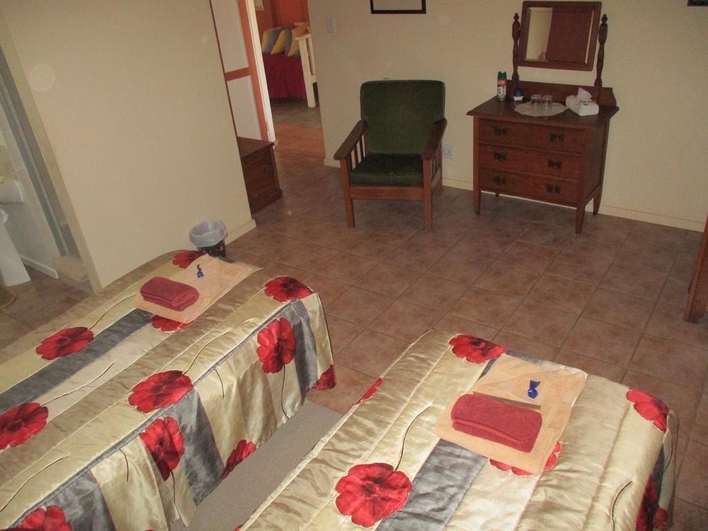 Van Rhyn Guest House Vanrhynsdorp Extérieur photo