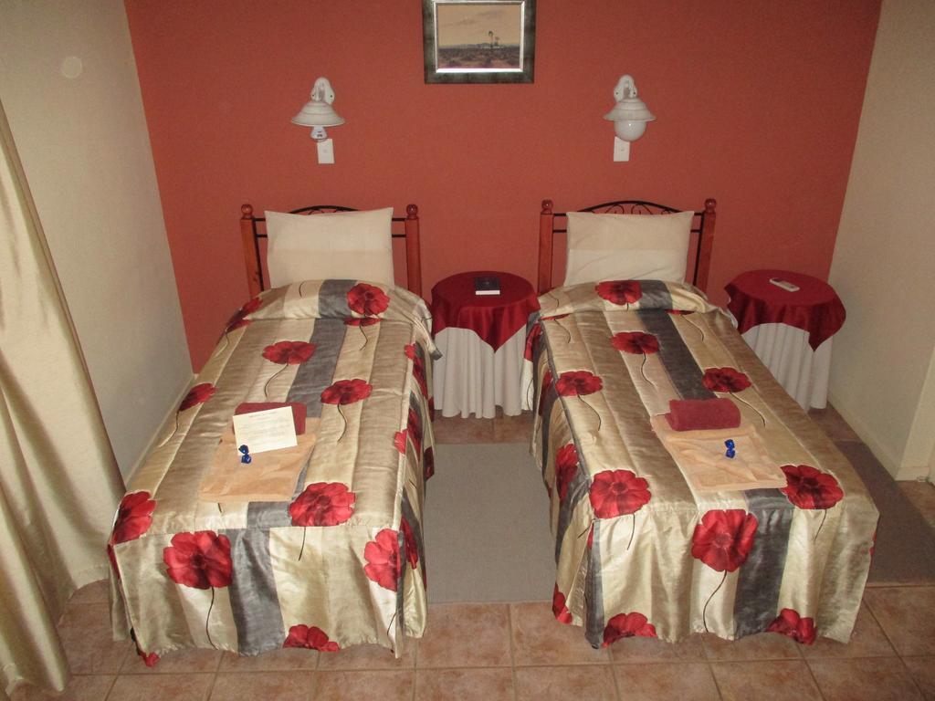 Van Rhyn Guest House Vanrhynsdorp Extérieur photo