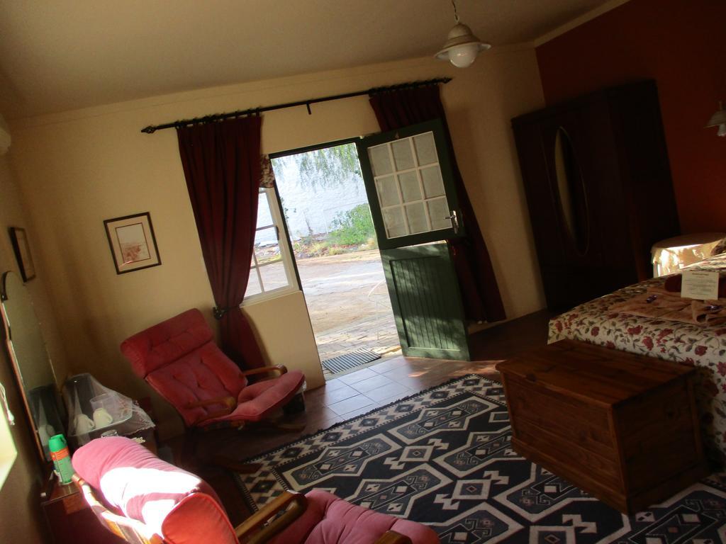 Van Rhyn Guest House Vanrhynsdorp Extérieur photo