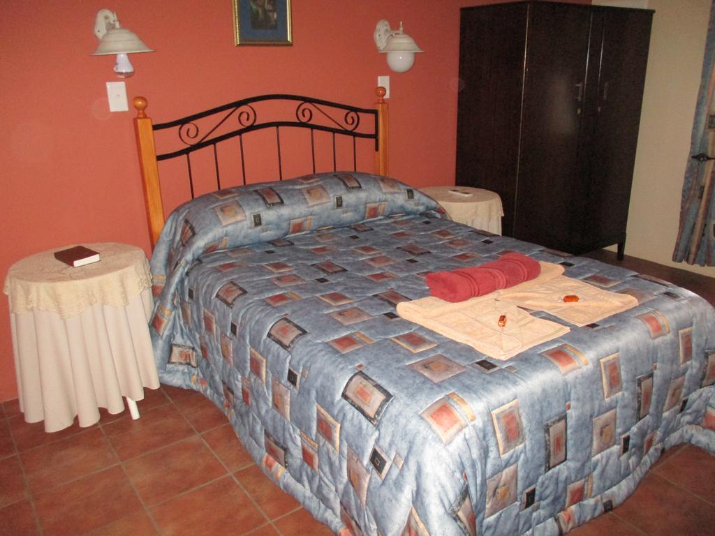 Van Rhyn Guest House Vanrhynsdorp Extérieur photo