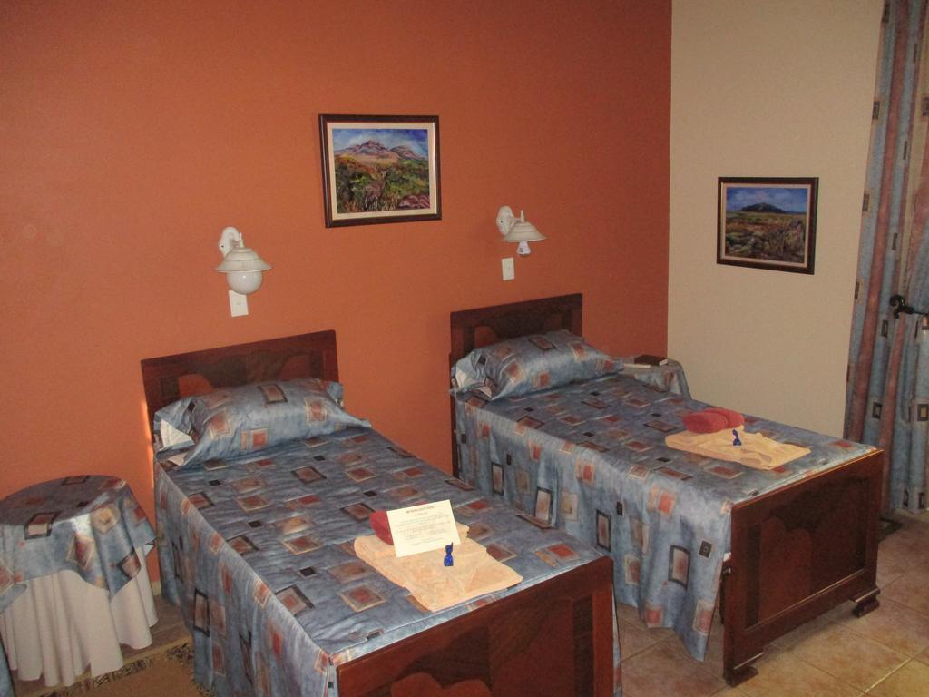 Van Rhyn Guest House Vanrhynsdorp Extérieur photo