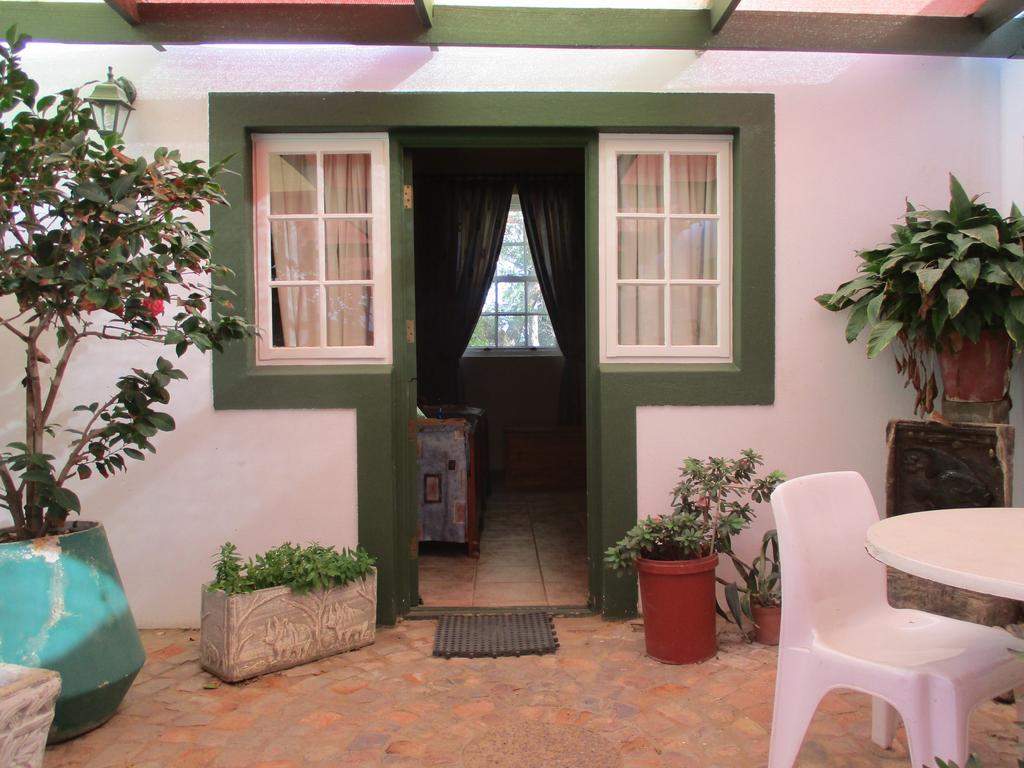 Van Rhyn Guest House Vanrhynsdorp Extérieur photo