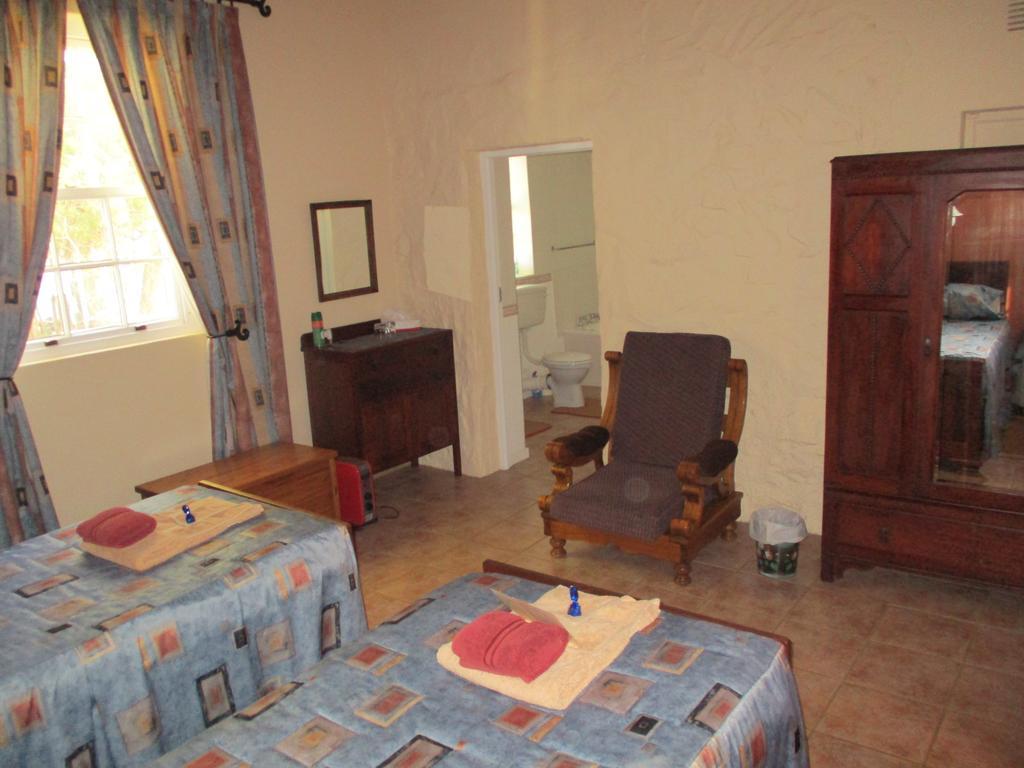 Van Rhyn Guest House Vanrhynsdorp Extérieur photo