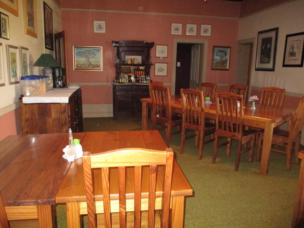 Van Rhyn Guest House Vanrhynsdorp Extérieur photo