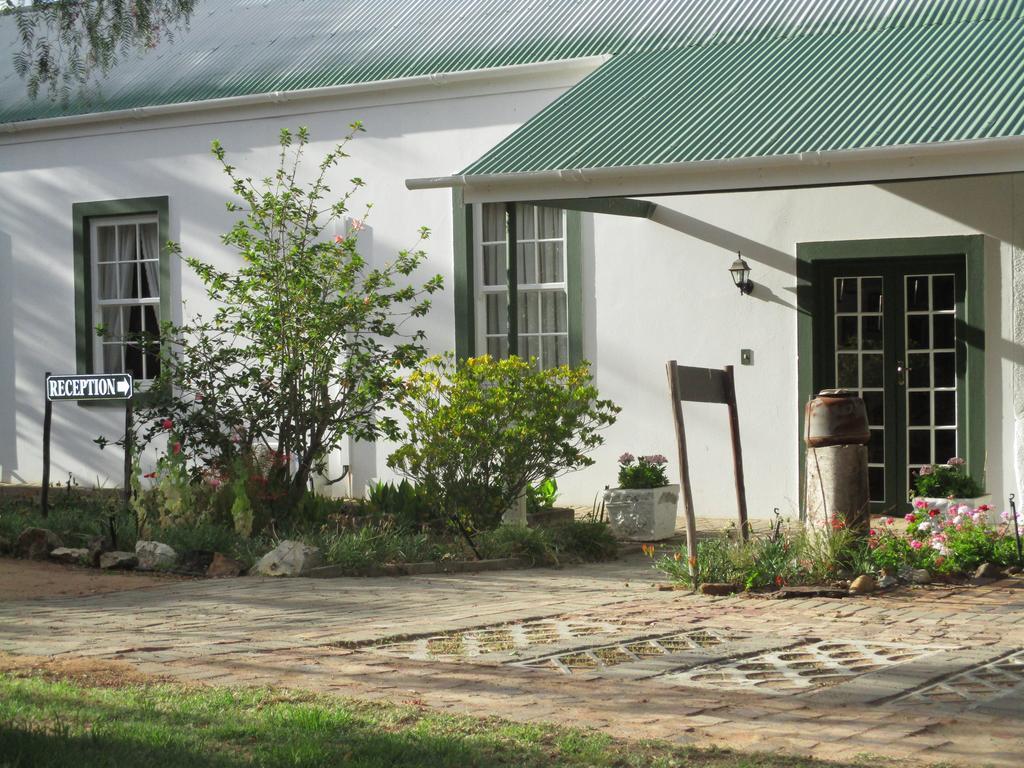 Van Rhyn Guest House Vanrhynsdorp Extérieur photo