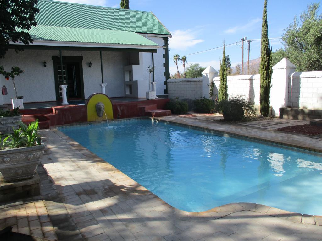 Van Rhyn Guest House Vanrhynsdorp Extérieur photo