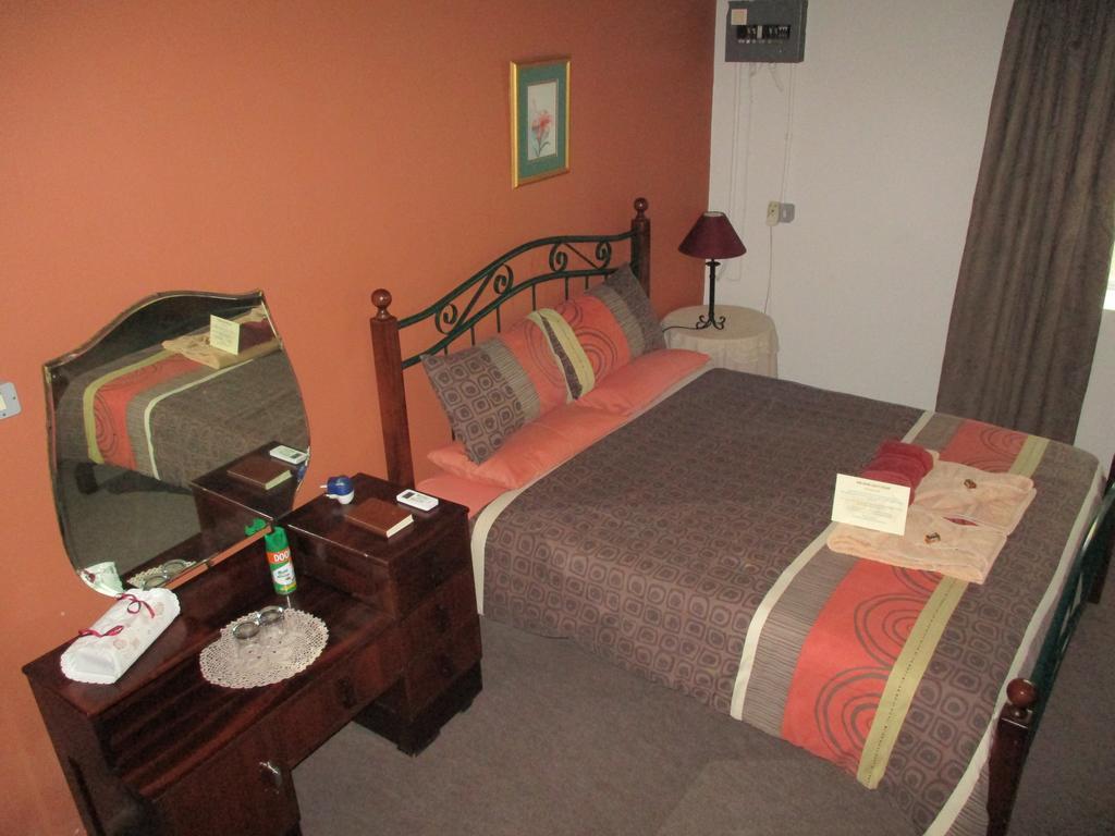 Van Rhyn Guest House Vanrhynsdorp Extérieur photo