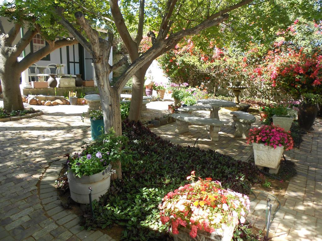 Van Rhyn Guest House Vanrhynsdorp Extérieur photo