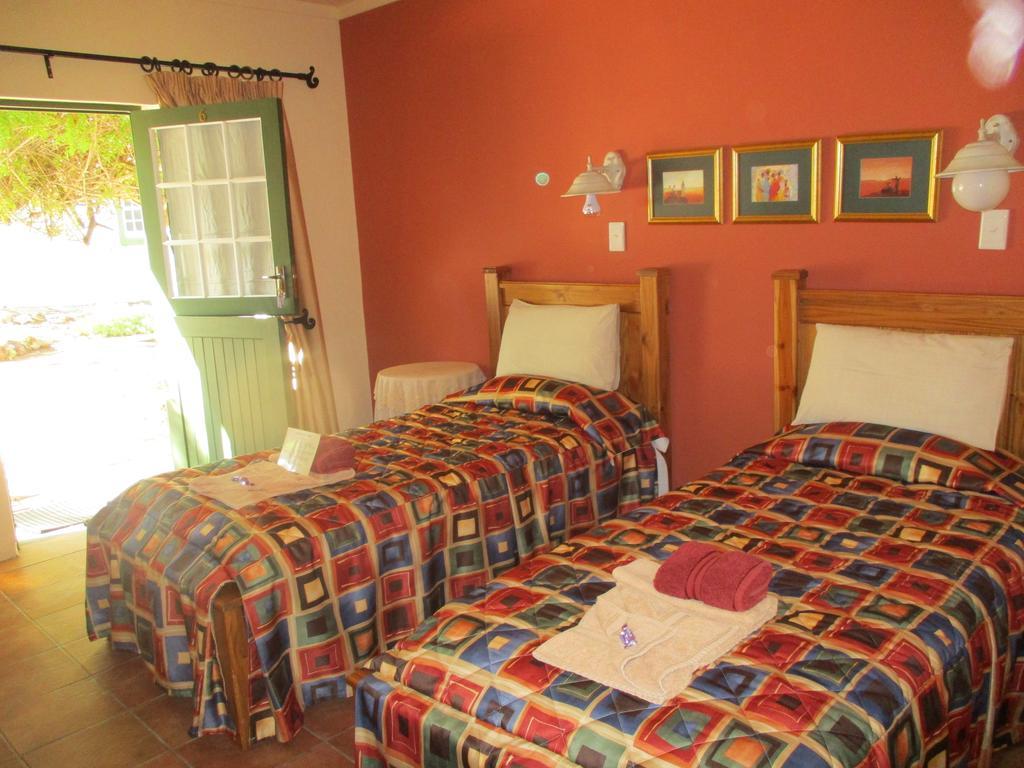 Van Rhyn Guest House Vanrhynsdorp Extérieur photo