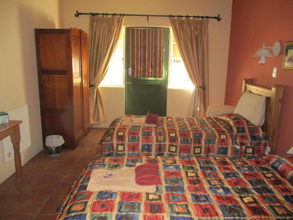 Van Rhyn Guest House Vanrhynsdorp Extérieur photo